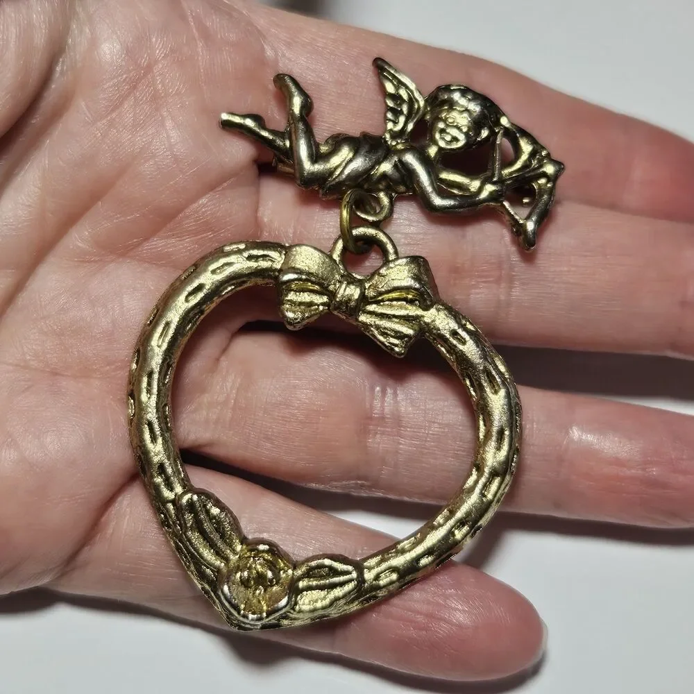 Vintage Danecraft Brooch Cherub Angel Ornate Heart Frame Gold Tone